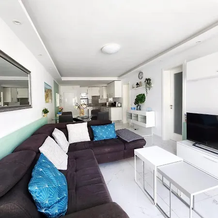 Atalaya Court Hotel *